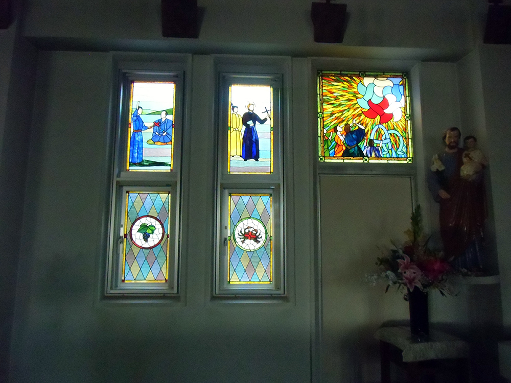 三井楽教会のステンドグラス